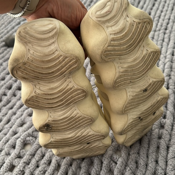 Yeezys great condition 11.5 - Picture 5 of 6